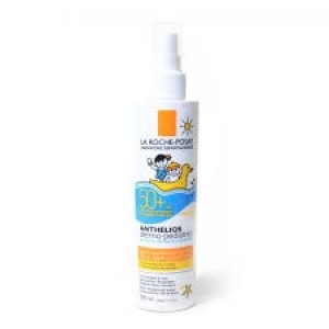 Anthelios 50+ Dermopediatrics spray application facile